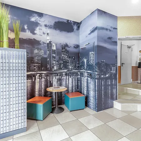 Hotel Comfort Frankfurt Station 3*