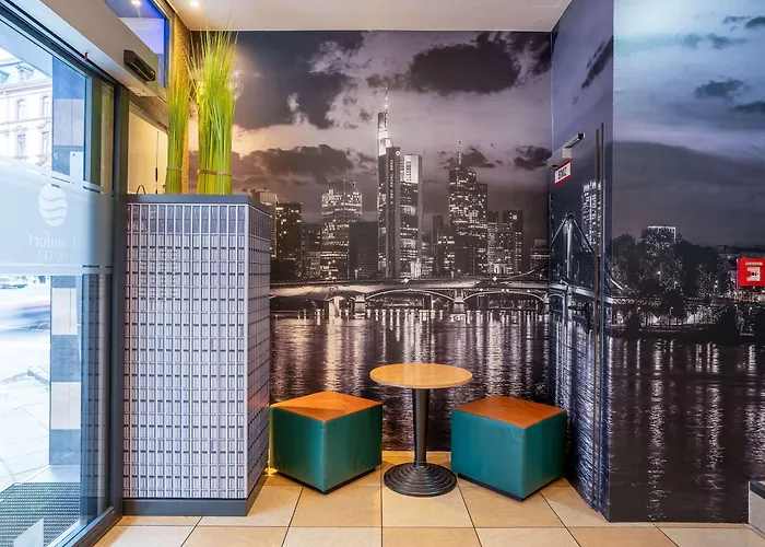 Hotel Comfort Frankfurt Station 3*