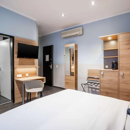 Szálloda Comfort Frankfurt Station 3*