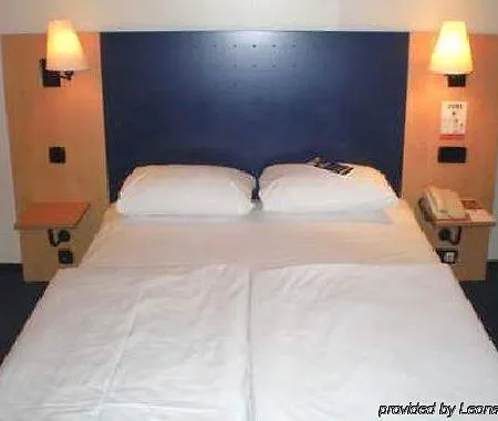 Hotel Comfort Frankfurt Station 3*