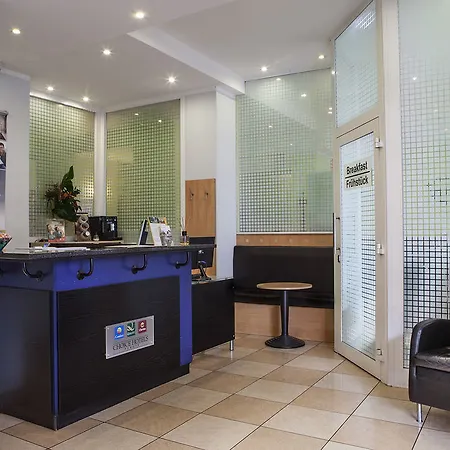 Hotell Comfort Frankfurt Station 3*